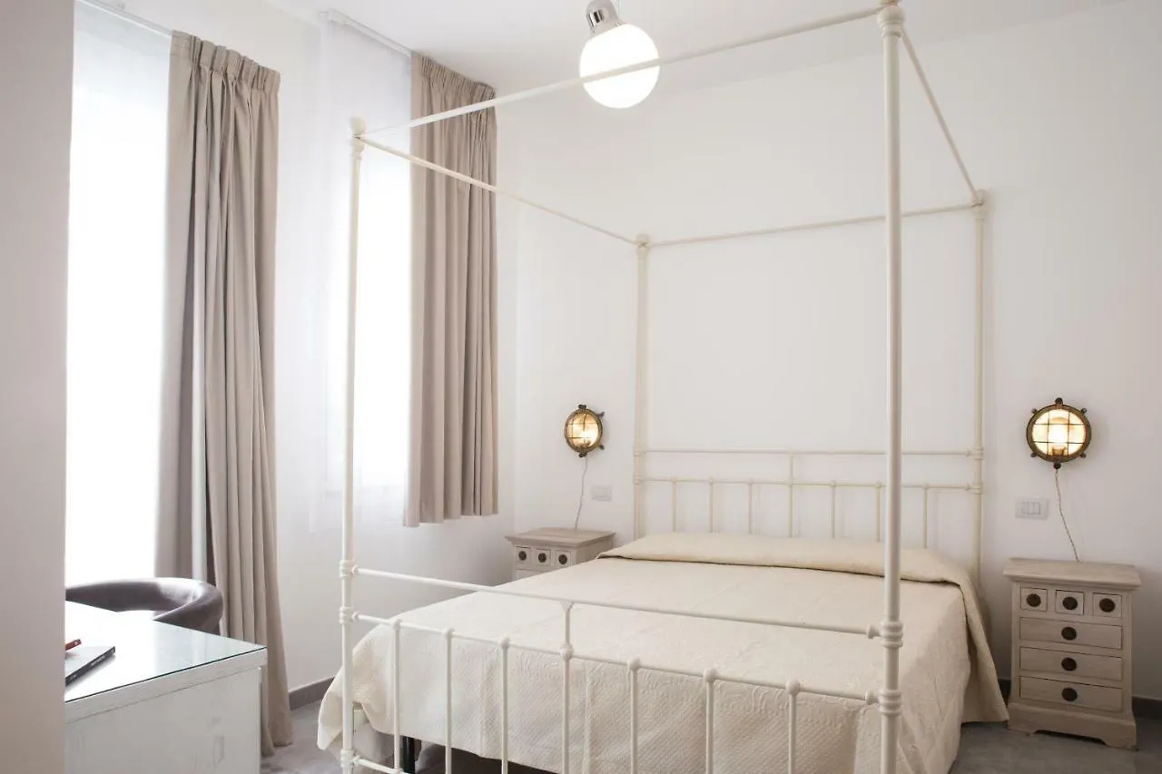 Bed & Breakfast Del Faro 焦维纳佐