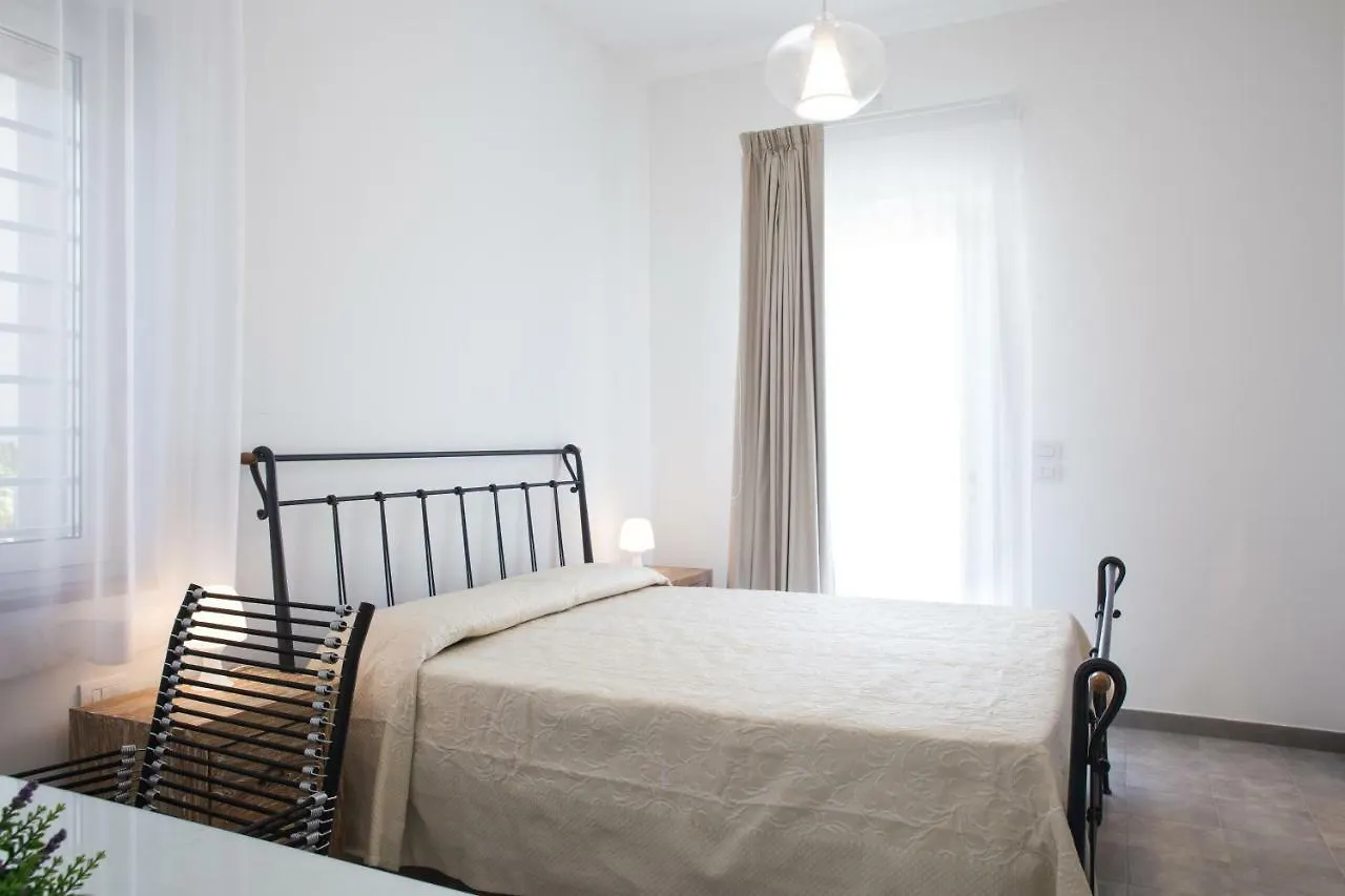 Bed & Breakfast Del Faro 焦维纳佐 意大利